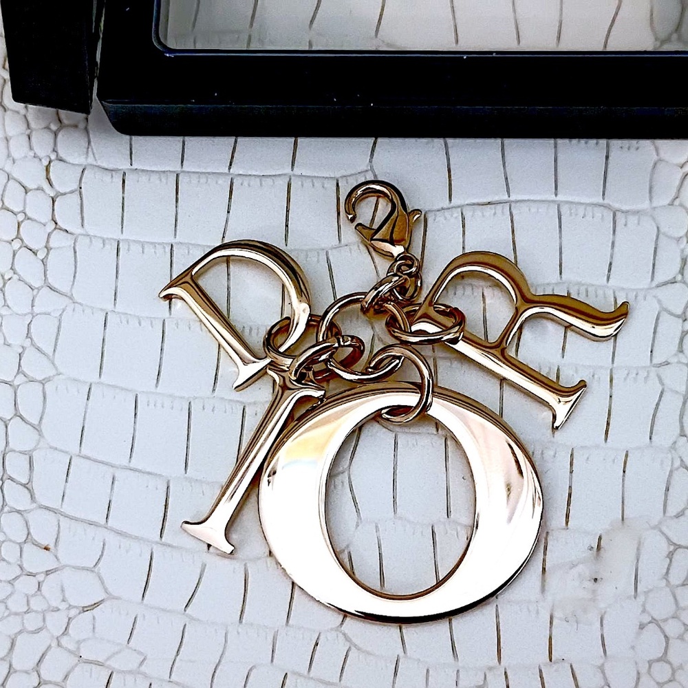 New Beautiful Fashion Charm. - Picture 3 of 6